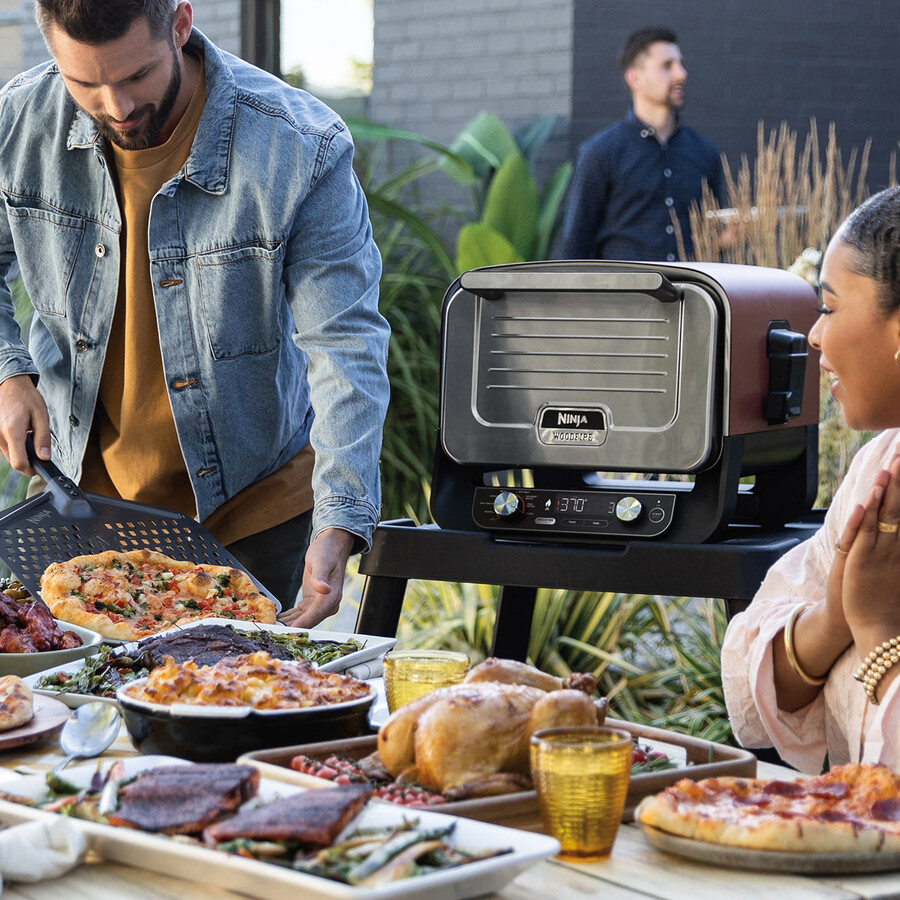 forno da esterno ninja woodfire macchina per pizza artigianale e affumicatore per barbecue con supporto e coperchio