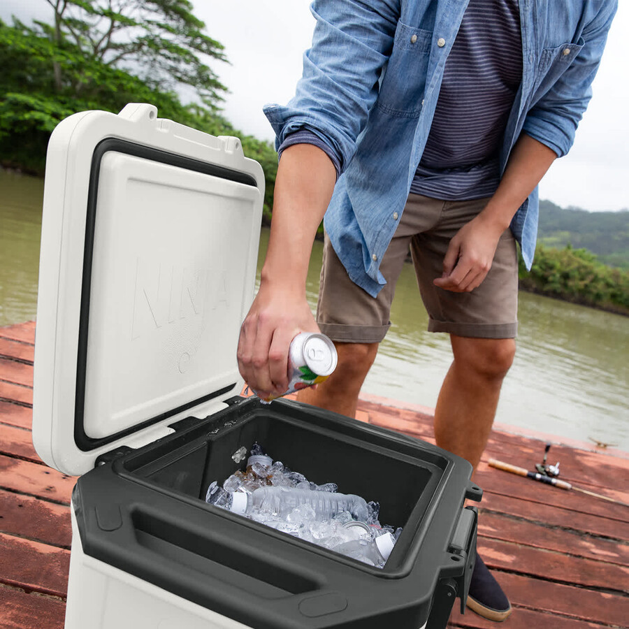 ninja frostvault 30qt28l hard cooler - bianco nuvola fb131ukwh