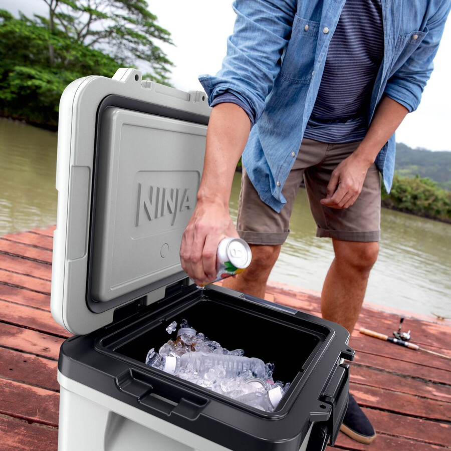 ninja frostvault 30qt28l frigorifero con ruote e zona asciutta bianco nuvola fb230ukwh